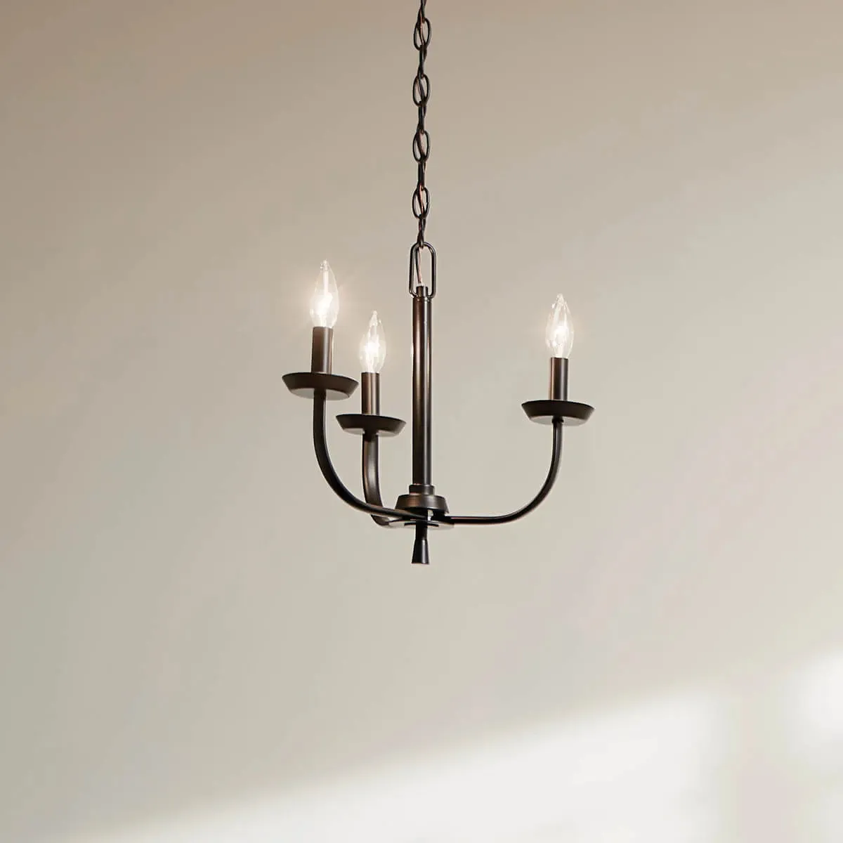 Kennewick 16" 3-Light Chandelier, Black Finish