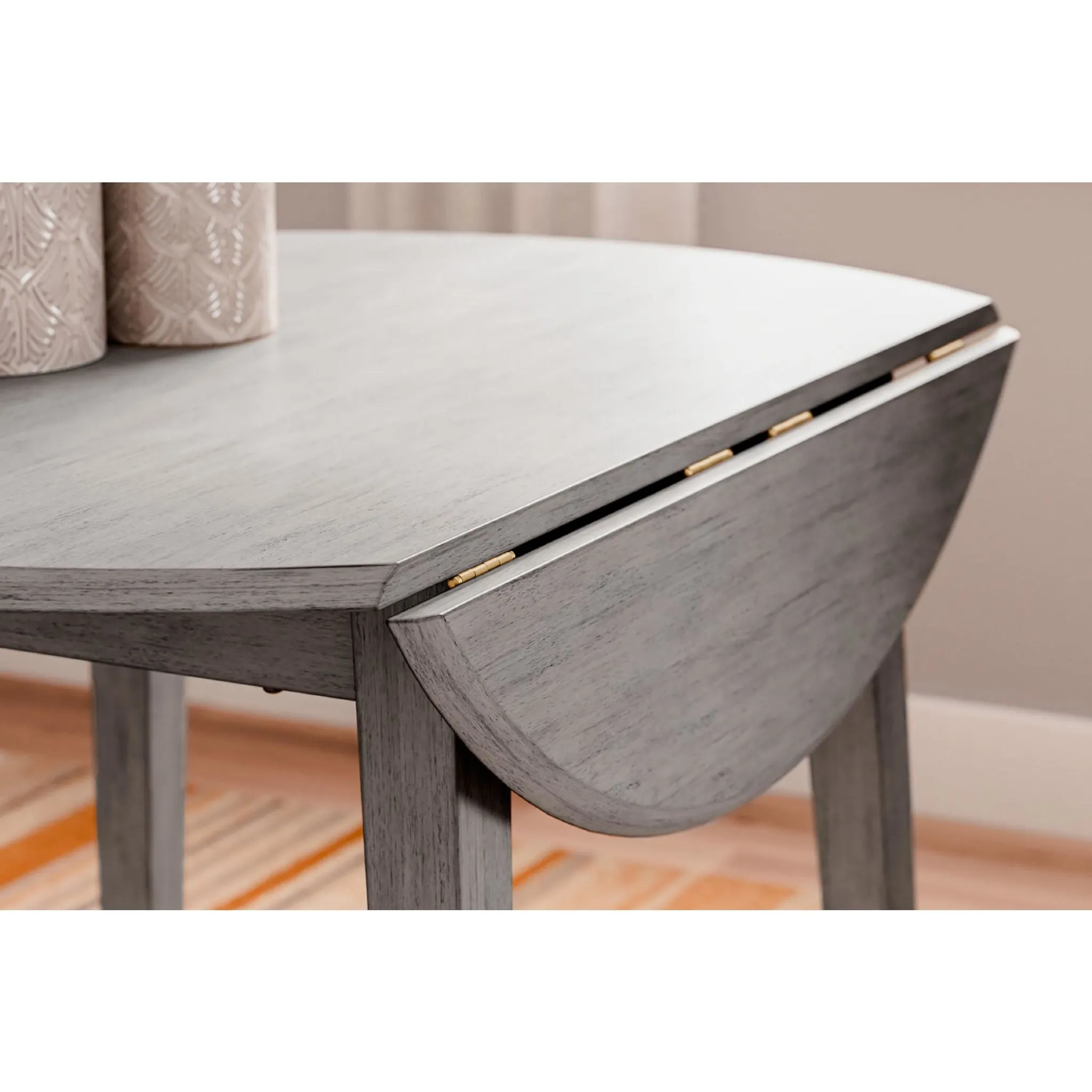 Shullden Dining Set