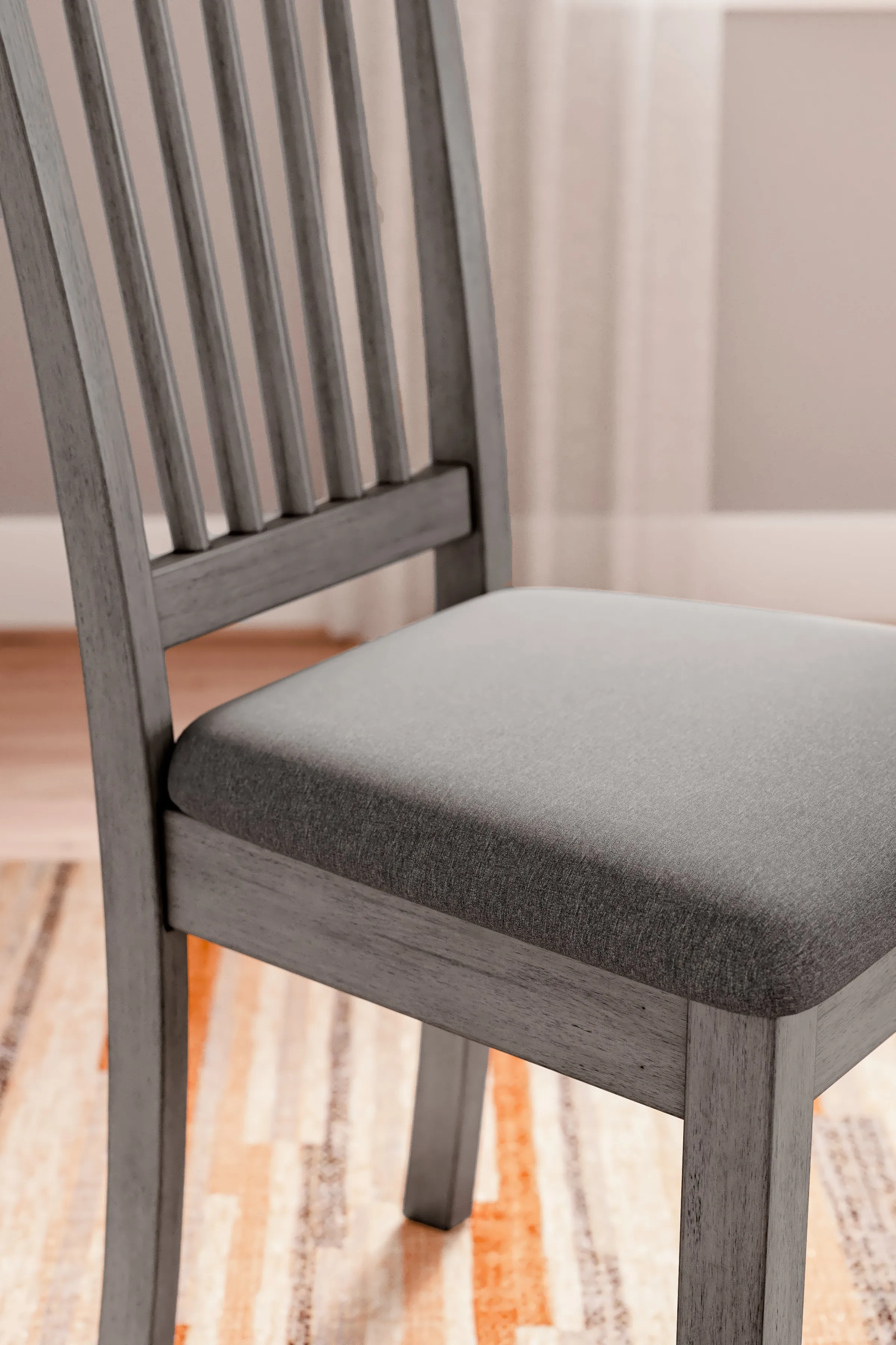 Shullden Dining Table and 4 Chairs in Gray