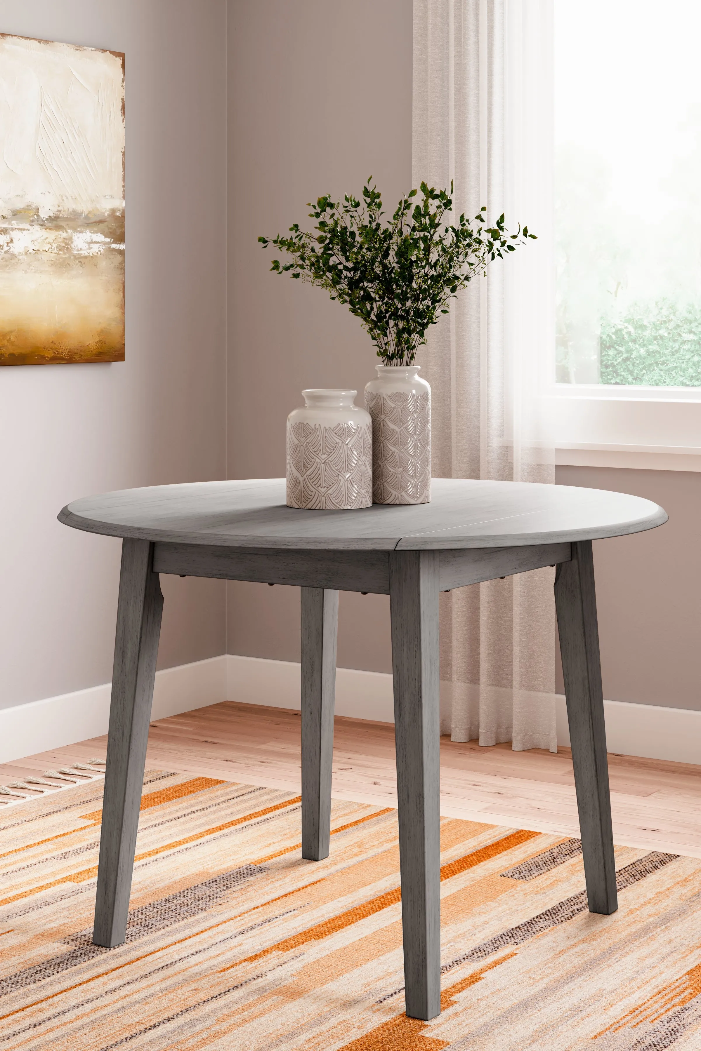 Shullden Dining Table and 4 Chairs in Gray